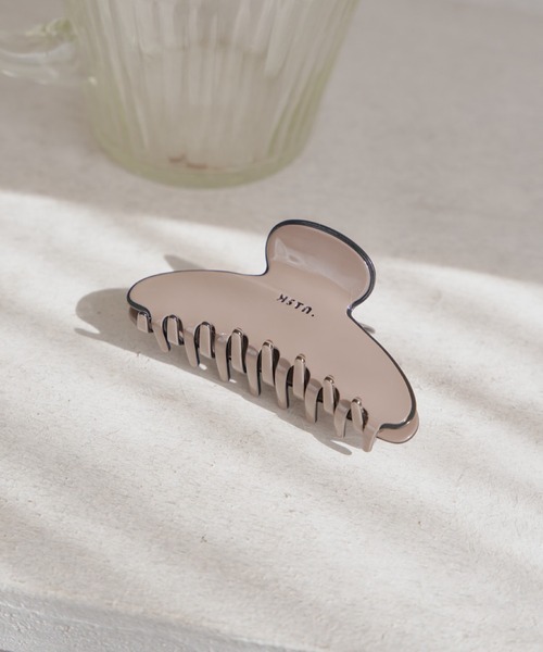 Kastane（カスタネ）の「【新色追加】fiw.ロゴバンスクリップ（バレッタ/ヘアクリップ・レディース・アイボリー/ブラック/グレー/ピンクベージュ/ピンク系その他/ライム/ライトグレー/ブルー系その他/ダークグリーン/ダークブラウン・FREE）」の4枚目の写真