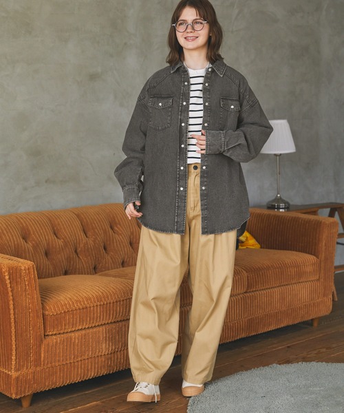 MONO-MART LADY'S(モノマートレディース)の「ビンテージライクライトオンスデニムビッグシャツ(シャツ/ブラウス・レディース・グレー/ブルー/インディゴブルー・FREE)」の12枚目の写真