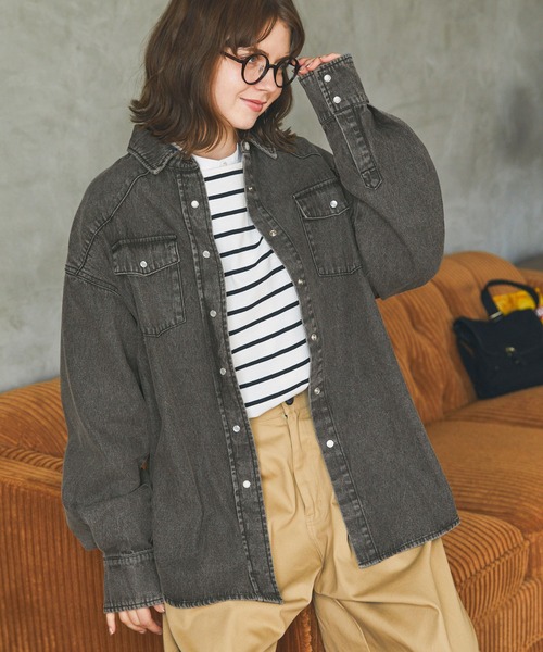 MONO-MART LADY'S(モノマートレディース)の「ビンテージライクライトオンスデニムビッグシャツ(シャツ/ブラウス・レディース・グレー/ブルー/インディゴブルー・FREE)」の5枚目の写真