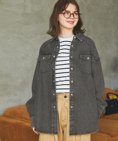 MONO-MART LADY'S(モノマートレディース)の「ビンテージライクライトオンスデニムビッグシャツ(シャツ/ブラウス・レディース・グレー/ブルー/インディゴブルー・FREE)」の7枚目の写真