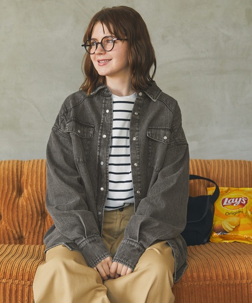 MONO-MART LADY'S(モノマートレディース)の「ビンテージライクライトオンスデニムビッグシャツ(シャツ/ブラウス・レディース・グレー/ブルー/インディゴブルー・FREE)」の8枚目の写真