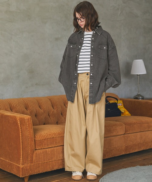 MONO-MART LADY'S(モノマートレディース)の「ビンテージライクライトオンスデニムビッグシャツ(シャツ/ブラウス・レディース・グレー/ブルー/インディゴブルー・FREE)」の11枚目の写真