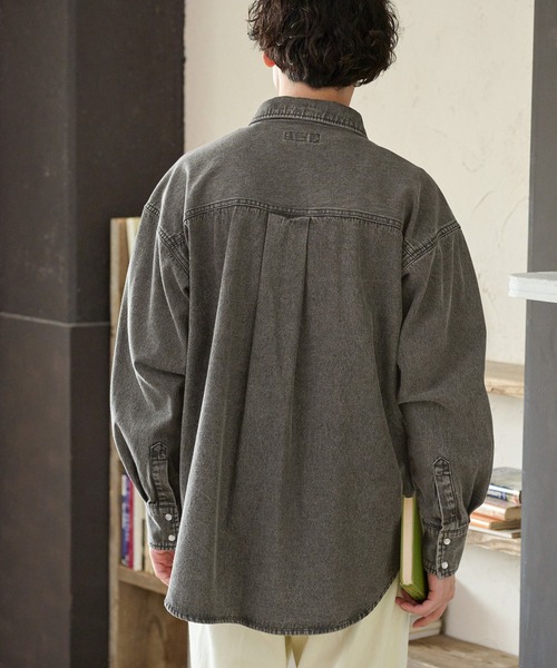 MONO-MART LADY'S(モノマートレディース)の「ビンテージライクライトオンスデニムビッグシャツ(シャツ/ブラウス・レディース・グレー/ブルー/インディゴブルー・FREE)」の16枚目の写真