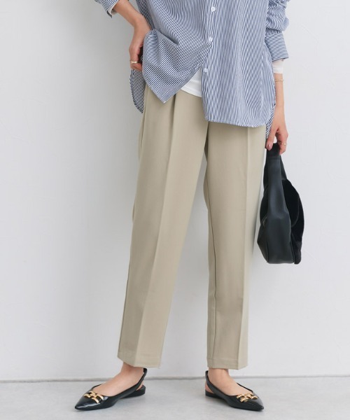 Pierrot（ピエロ）の「高見えゆるテーパードパンツ（スラックス・レディース・アイボリー/グレイッシュベージュ/チャコール/ブルーグリーン/ブラック/ダークネイビー/グリーン系その他/ライトイエロー/ベージュ/スモークピンク/インディゴブルー/グレー系その他/グリーン系その他2/グレー系その他2/ベージュ系その他/モカ/ライトベージュ・PL/TL/PS/S/M/TM/L/TLL/LL/PM）」の8枚目の写真