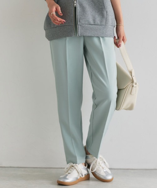 Pierrot（ピエロ）の「高見えゆるテーパードパンツ（スラックス・レディース・アイボリー/グレイッシュベージュ/チャコール/ブルーグリーン/ブラック/ダークネイビー/グリーン系その他/ライトイエロー/ベージュ/スモークピンク/インディゴブルー/グレー系その他/グリーン系その他2/グレー系その他2/ベージュ系その他/モカ/ライトベージュ・PL/TL/PS/S/M/TM/L/TLL/LL/PM）」の12枚目の写真