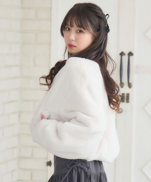 ems excite（エムズエキサイト）の「【リバイバル】ノーカラーFファーJK（ブルゾン・レディース・ブラック/ライトグレー/ナチュラル/ブルー/アイボリー/ダークグレー/アニマル/ブラウン・FREE）」の20枚目の写真