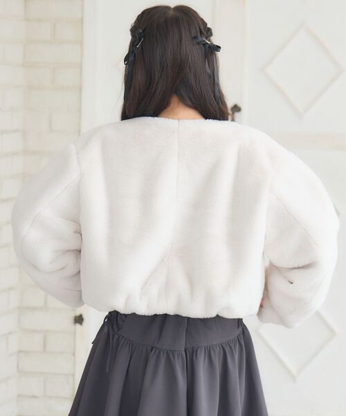 ems excite（エムズエキサイト）の「【リバイバル】ノーカラーFファーJK（ブルゾン・レディース・ブラック/ライトグレー/ナチュラル/ブルー/アイボリー/ダークグレー/アニマル/ブラウン・FREE）」の21枚目の写真