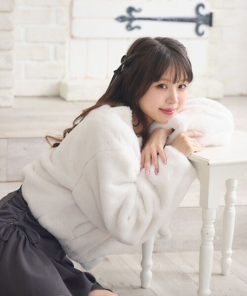 ems excite（エムズエキサイト）の「【リバイバル】ノーカラーFファーJK（ブルゾン・レディース・ブラック/ライトグレー/ナチュラル/ブルー/アイボリー/ダークグレー/アニマル/ブラウン・FREE）」の11枚目の写真