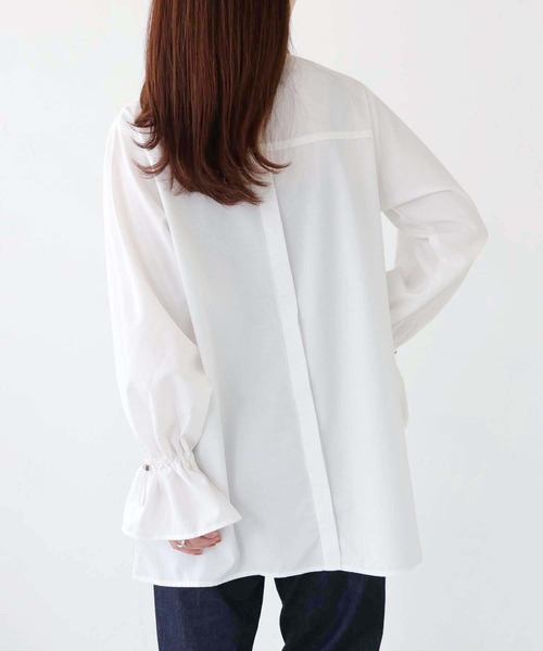 vingtrois（バントロア）の「【vingtrois】カーブデザインバックスリットシャツ（シャツ/ブラウス・レディース・オフホワイト/杢グレー/ブラック・M）」の10枚目の写真