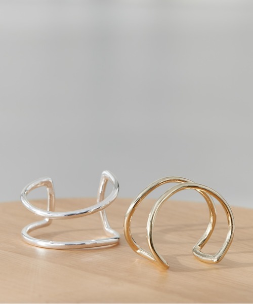 anuans(アニュアンス)の「ワイドウェーブバングル(バングル/リストバンド・レディース・ゴールド/シルバー・FREE)」の3枚目の写真