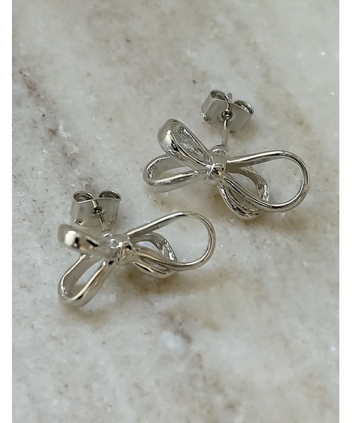 Re:EDIT（リエディ）の「[Accessory Collection]リボンデザインピアス（ピアス（両耳用）・レディース・シルバー/ゴールド・FREE）」の2枚目の写真