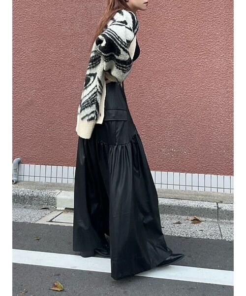 EMODA(エモダ)の「【WEB限定】フェイクレザーロングスカート(スカート・レディース・ブラック・SMALL/MEDIUM)」の9枚目の写真
