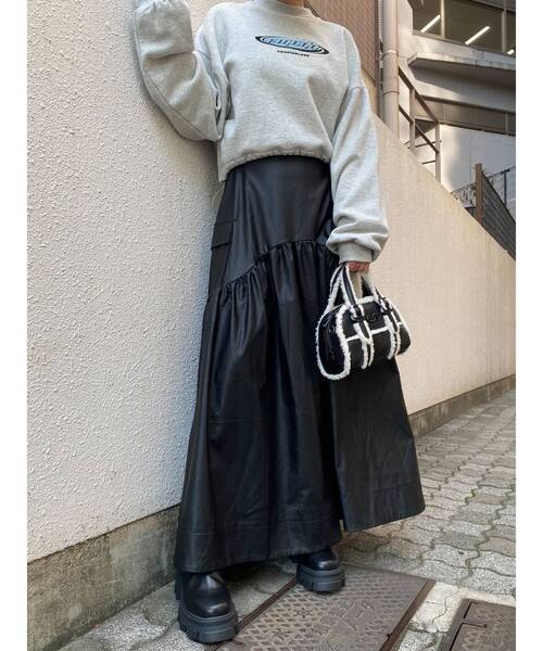 EMODA(エモダ)の「【WEB限定】フェイクレザーロングスカート(スカート・レディース・ブラック・SMALL/MEDIUM)」の11枚目の写真