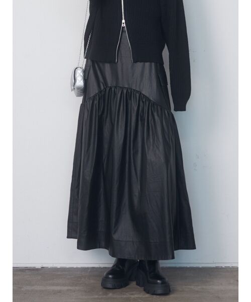 EMODA(エモダ)の「【WEB限定】フェイクレザーロングスカート(スカート・レディース・ブラック・SMALL/MEDIUM)」の13枚目の写真