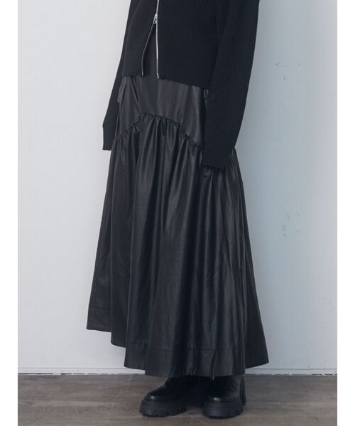 EMODA(エモダ)の「【WEB限定】フェイクレザーロングスカート(スカート・レディース・ブラック・SMALL/MEDIUM)」の15枚目の写真