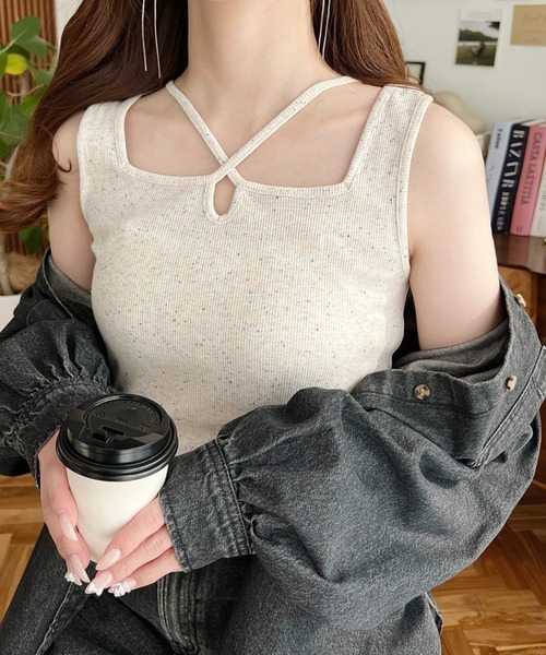 moment+（モーメントプラス）の「【累計販売枚数1万枚突破！】綿100％フライス.クロスホルターネックタンクトップ（タンクトップ・レディース・オートミール/モカ/オフホワイト/アイボリー/ブラック/ベージュ系その他/ホワイト系その他/チャコールグレー/ナチュラル/ブラウン・L/M）」の22枚目の写真