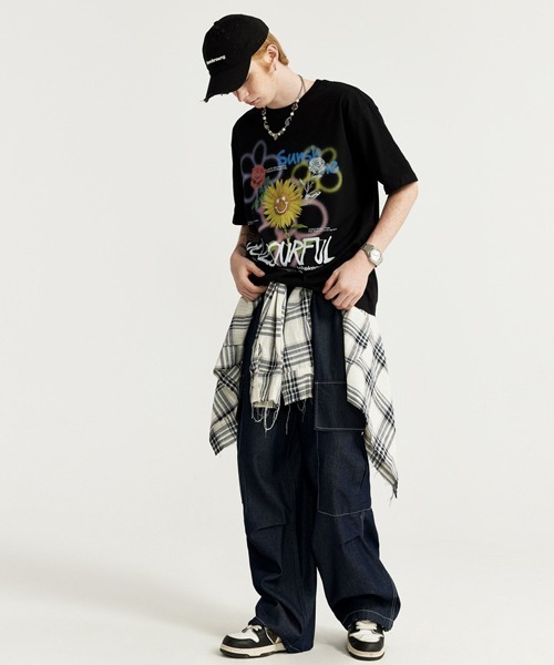 Ressaca(レサーカ)の「オーバーサイズ 落書きフラワープリントTシャツ(Tシャツ/カットソー・メンズ・ホワイト/ブラック・XL/XXL/L/M)」の3枚目の写真