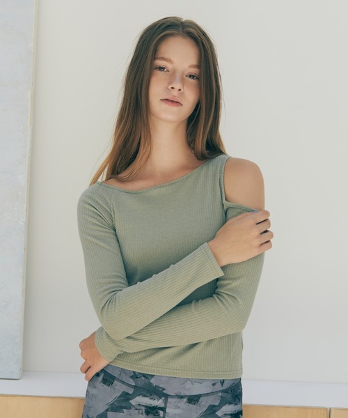 Julier Yoga and Relax（ジュリエヨガアンドリラックス）の「Julier リブロングスリーブプルオーバー/パット付き（その他トップス・レディース・ピンクベージュ/オフホワイト/ネイビー/ライトカーキ・1/0）」の2枚目の写真