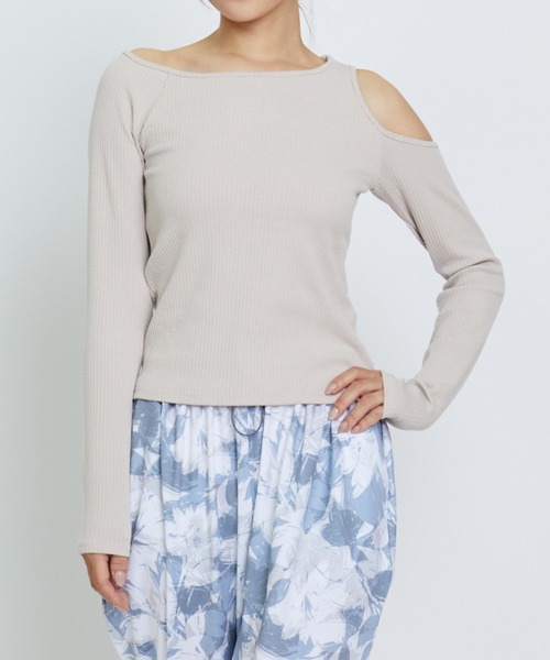 Julier Yoga and Relax（ジュリエヨガアンドリラックス）の「Julier リブロングスリーブプルオーバー/パット付き（その他トップス・レディース・ピンクベージュ/オフホワイト/ネイビー/ライトカーキ・1/0）」の4枚目の写真