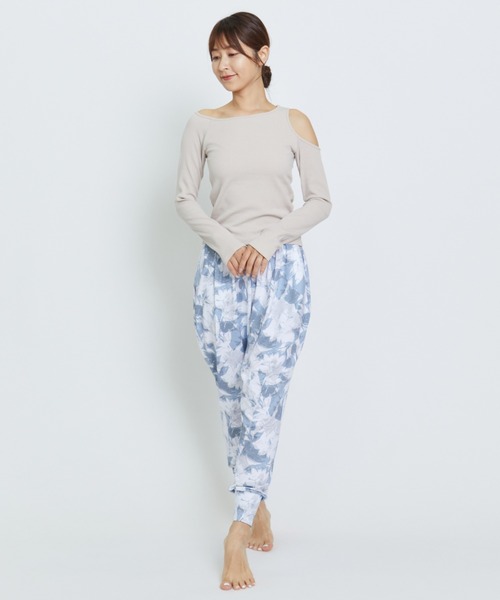 Julier Yoga and Relax（ジュリエヨガアンドリラックス）の「Julier リブロングスリーブプルオーバー/パット付き（その他トップス・レディース・ピンクベージュ/オフホワイト/ネイビー/ライトカーキ・1/0）」の19枚目の写真