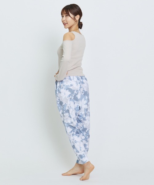 Julier Yoga and Relax（ジュリエヨガアンドリラックス）の「Julier リブロングスリーブプルオーバー/パット付き（その他トップス・レディース・ピンクベージュ/オフホワイト/ネイビー/ライトカーキ・1/0）」の21枚目の写真