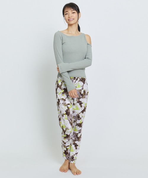 Julier Yoga and Relax（ジュリエヨガアンドリラックス）の「Julier リブロングスリーブプルオーバー/パット付き（その他トップス・レディース・ピンクベージュ/オフホワイト/ネイビー/ライトカーキ・1/0）」の7枚目の写真