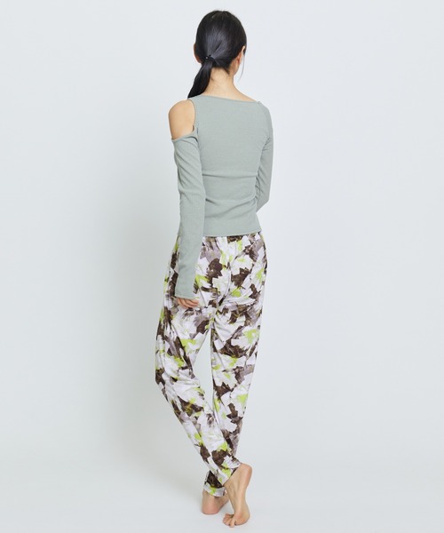 Julier Yoga and Relax（ジュリエヨガアンドリラックス）の「Julier リブロングスリーブプルオーバー/パット付き（その他トップス・レディース・ピンクベージュ/オフホワイト/ネイビー/ライトカーキ・1/0）」の10枚目の写真