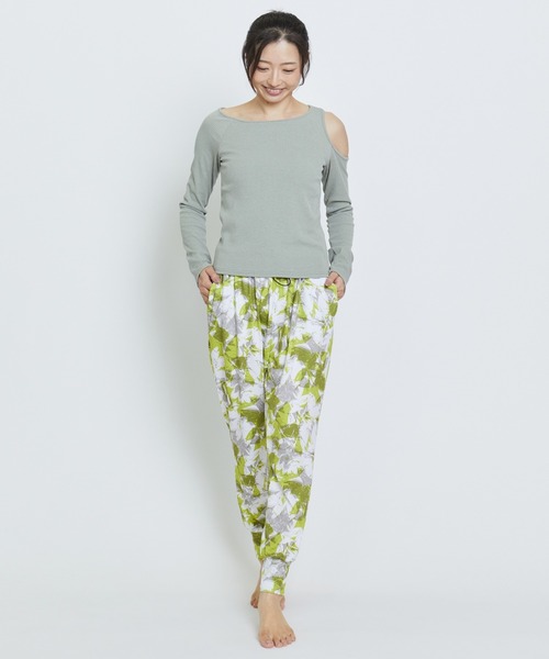 Julier Yoga and Relax（ジュリエヨガアンドリラックス）の「Julier リブロングスリーブプルオーバー/パット付き（その他トップス・レディース・ピンクベージュ/オフホワイト/ネイビー/ライトカーキ・1/0）」の11枚目の写真