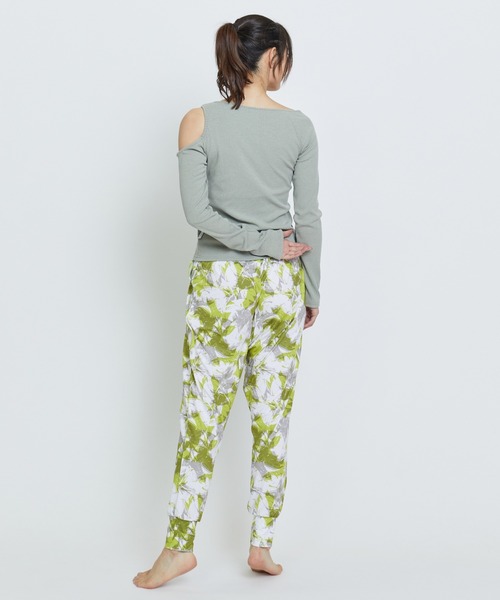 Julier Yoga and Relax（ジュリエヨガアンドリラックス）の「Julier リブロングスリーブプルオーバー/パット付き（その他トップス・レディース・ピンクベージュ/オフホワイト/ネイビー/ライトカーキ・1/0）」の15枚目の写真