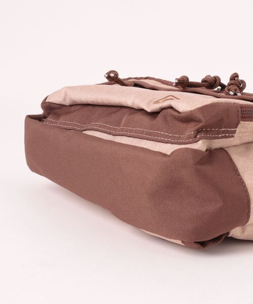 COLEMAN(コールマン)の「ウォーカーポーチ(ヘリンボーン・バターナッツ・アイスホワイト)(ボディバッグ/ウエストポーチ・レディース・グレー系その他/ホワイト系その他/ブラウン系その他・2L)」の6枚目の写真