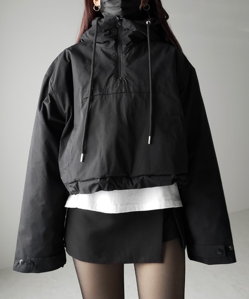 me+em select（ミームセレクト）の「【 裾絞り可能な２WAY 】ハーフジップフーディ中綿ショートアノラックパーカー（その他アウター・レディース・ブラック/アイボリー・FREE）」の11枚目の写真