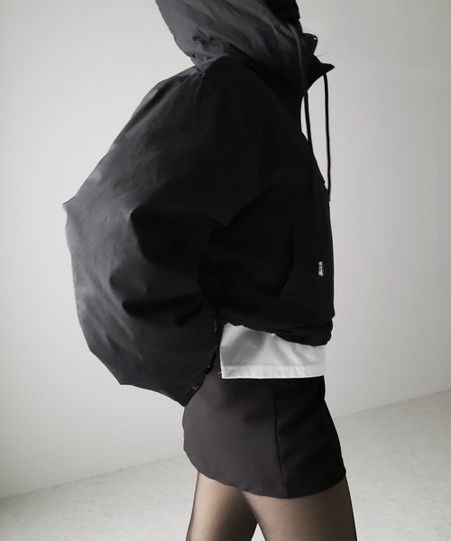me+em select（ミームセレクト）の「【 裾絞り可能な２WAY 】ハーフジップフーディ中綿ショートアノラックパーカー（その他アウター・レディース・ブラック/アイボリー・FREE）」の9枚目の写真