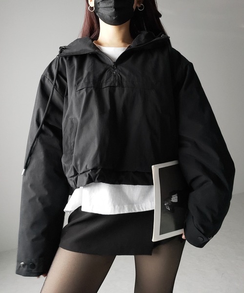 me+em select（ミームセレクト）の「【 裾絞り可能な２WAY 】ハーフジップフーディ中綿ショートアノラックパーカー（その他アウター・レディース・ブラック/アイボリー・FREE）」の8枚目の写真