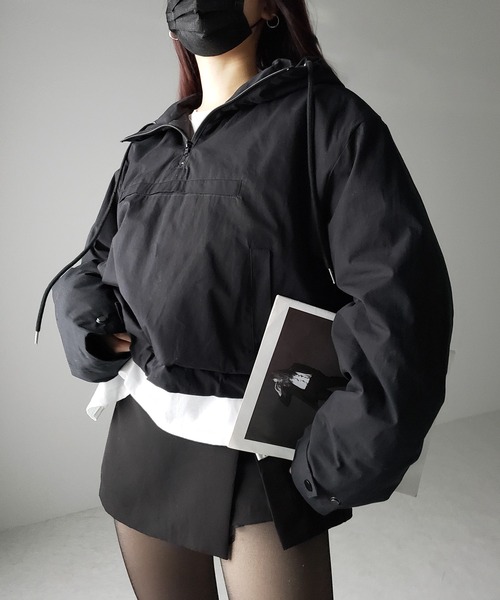 me+em select（ミームセレクト）の「【 裾絞り可能な２WAY 】ハーフジップフーディ中綿ショートアノラックパーカー（その他アウター・レディース・ブラック/アイボリー・FREE）」の7枚目の写真