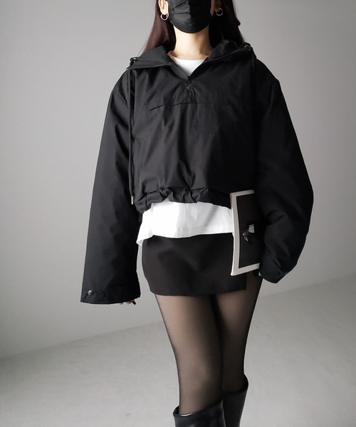 me+em select（ミームセレクト）の「【 裾絞り可能な２WAY 】ハーフジップフーディ中綿ショートアノラックパーカー（その他アウター・レディース・ブラック/アイボリー・FREE）」の6枚目の写真