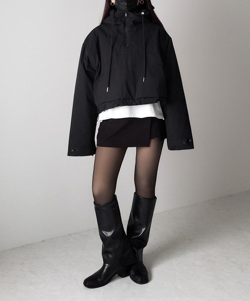 me+em select（ミームセレクト）の「【 裾絞り可能な２WAY 】ハーフジップフーディ中綿ショートアノラックパーカー（その他アウター・レディース・ブラック/アイボリー・FREE）」の5枚目の写真