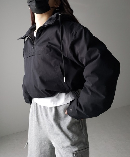 me+em select（ミームセレクト）の「【 裾絞り可能な２WAY 】ハーフジップフーディ中綿ショートアノラックパーカー（その他アウター・レディース・ブラック/アイボリー・FREE）」の22枚目の写真