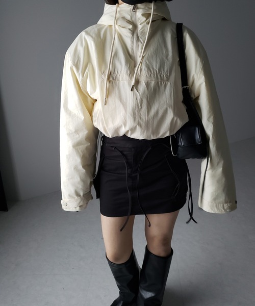 me+em select（ミームセレクト）の「【 裾絞り可能な２WAY 】ハーフジップフーディ中綿ショートアノラックパーカー（その他アウター・レディース・ブラック/アイボリー・FREE）」の18枚目の写真