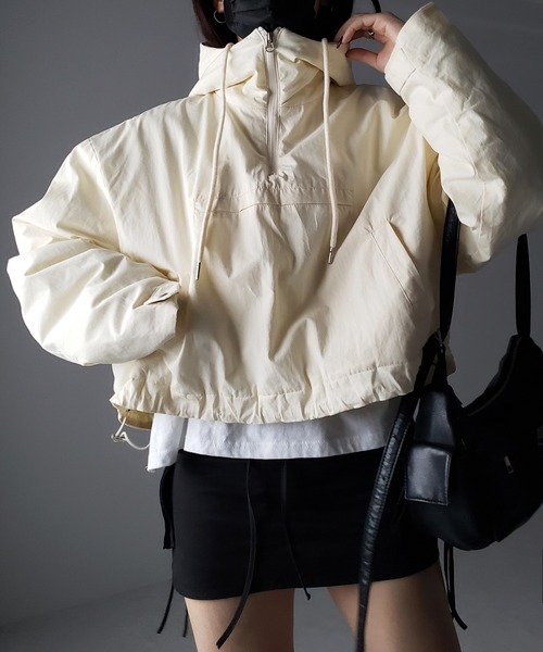 me+em select（ミームセレクト）の「【 裾絞り可能な２WAY 】ハーフジップフーディ中綿ショートアノラックパーカー（その他アウター・レディース・ブラック/アイボリー・FREE）」の17枚目の写真