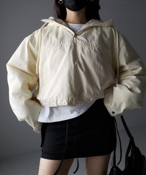 me+em select（ミームセレクト）の「【 裾絞り可能な２WAY 】ハーフジップフーディ中綿ショートアノラックパーカー（その他アウター・レディース・ブラック/アイボリー・FREE）」の15枚目の写真