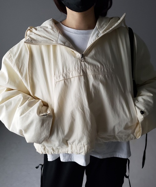 me+em select（ミームセレクト）の「【 裾絞り可能な２WAY 】ハーフジップフーディ中綿ショートアノラックパーカー（その他アウター・レディース・ブラック/アイボリー・FREE）」の13枚目の写真