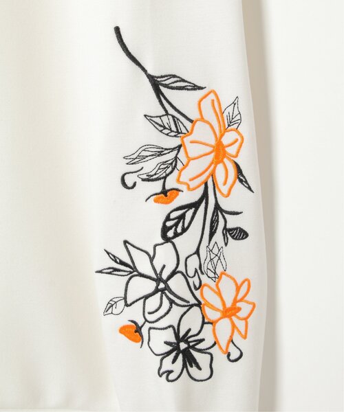 NO NEED(ノーニード)の「袖フラワー刺繍 クルーネックスウェット(スウェット・メンズ・ホワイト/ブラック・M/L)」の10枚目の写真