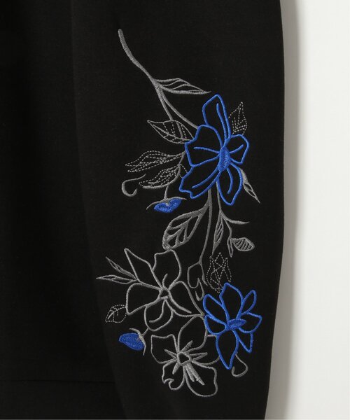 NO NEED(ノーニード)の「袖フラワー刺繍 クルーネックスウェット(スウェット・メンズ・ホワイト/ブラック・M/L)」の12枚目の写真