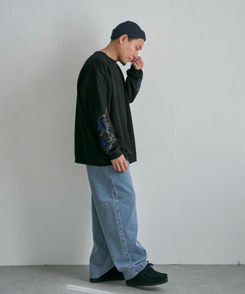 NO NEED(ノーニード)の「袖フラワー刺繍 クルーネックスウェット(スウェット・メンズ・ホワイト/ブラック・M/L)」の21枚目の写真