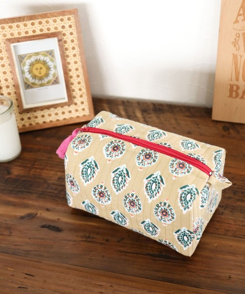 BAYFLOW（ベイフロー）の「[マチたっぷりで収納力◎]【Asante sana】スクエアポーチ（ポーチ・レディース・ブルー/ネイビー/イエロー/ベージュ/ホワイト/ピンク・0）」の3枚目の写真