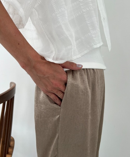 y/m（イム）の「サテンストレートパンツ（その他パンツ・レディース・グレイッシュベージュ/ブラック/シルバー・FREE）」の11枚目の写真