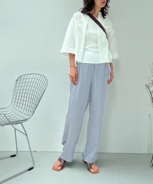 y/m（イム）の「サテンストレートパンツ（その他パンツ・レディース・グレイッシュベージュ/ブラック/シルバー・FREE）」の21枚目の写真