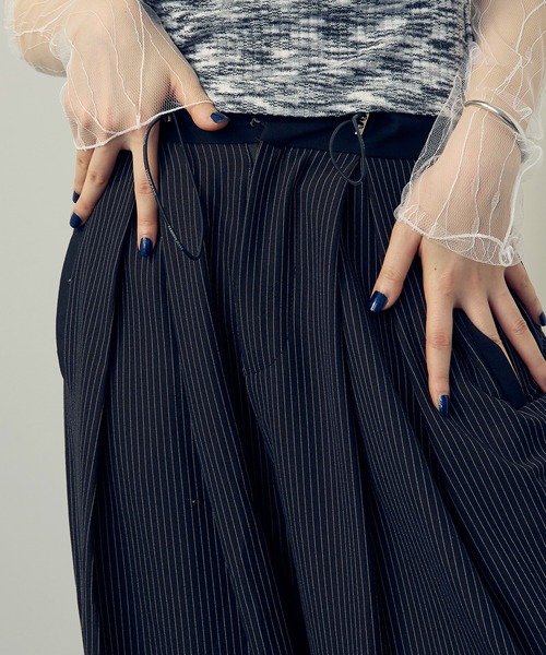 uyu.（ウユ）の「Drawstring Striped Wide Pants / ドロストストライプワイドパンツ【uyu./ウユ】（スラックス・レディース・ブラック/グレー・M/S）」の16枚目の写真