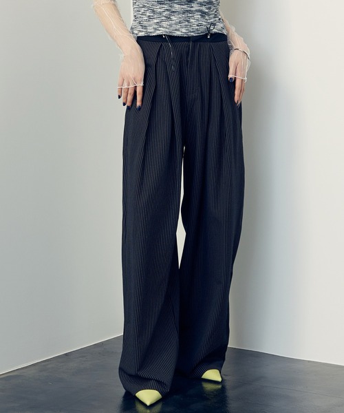 uyu.（ウユ）の「Drawstring Striped Wide Pants / ドロストストライプワイドパンツ【uyu./ウユ】（スラックス・レディース・ブラック/グレー・M/S）」の11枚目の写真