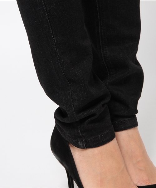 PUNYUS（プニュズ）の「デニムスキニーパンツ（デニムパンツ・レディース・ダークインディゴブルー/インディゴブルー/ブラック/ブラック系その他/ライトインディゴブルー・2/3/1/4）」の14枚目の写真